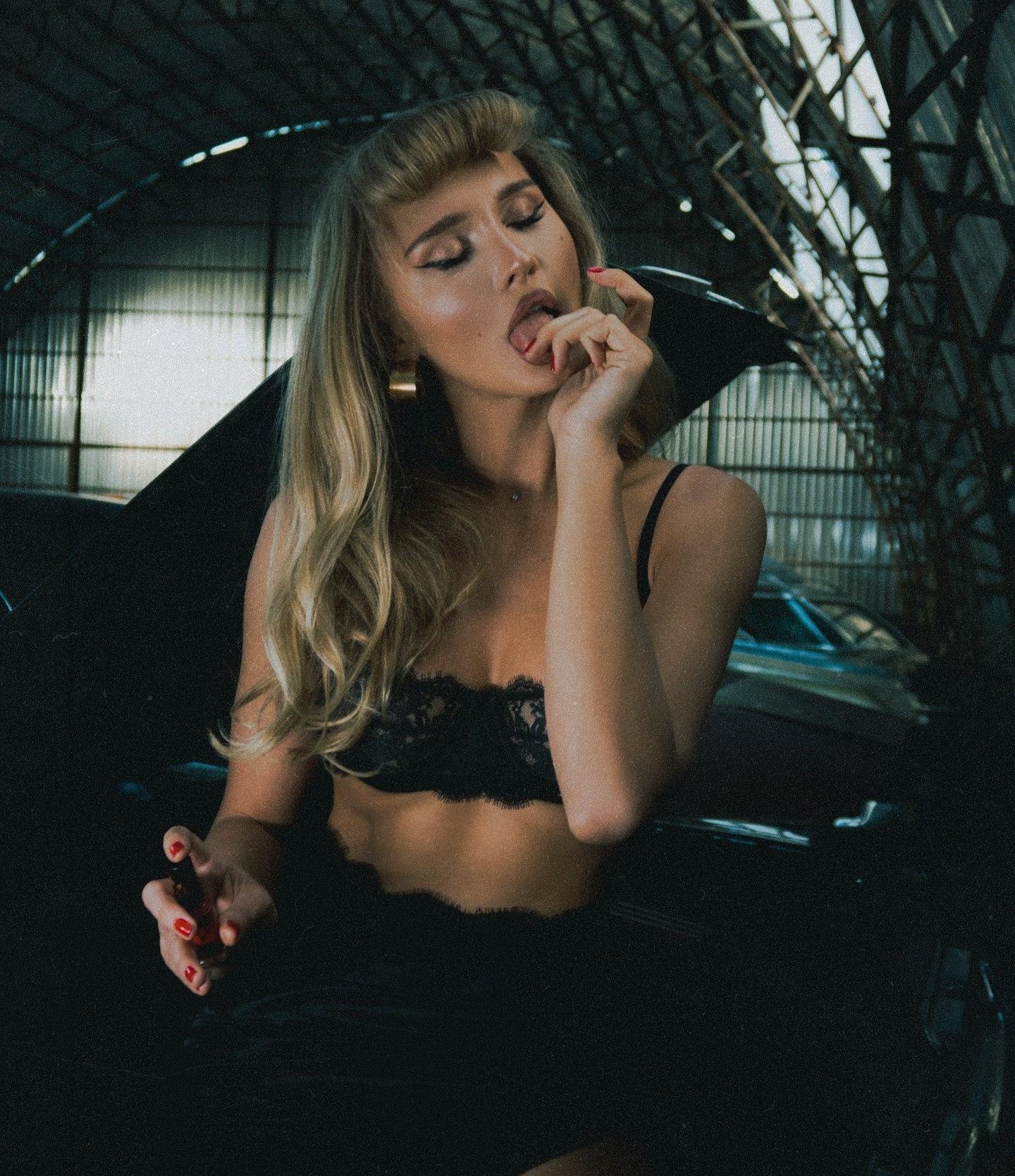 Вика привлекательная девушка из Стерлитамака цена от 7000 руб